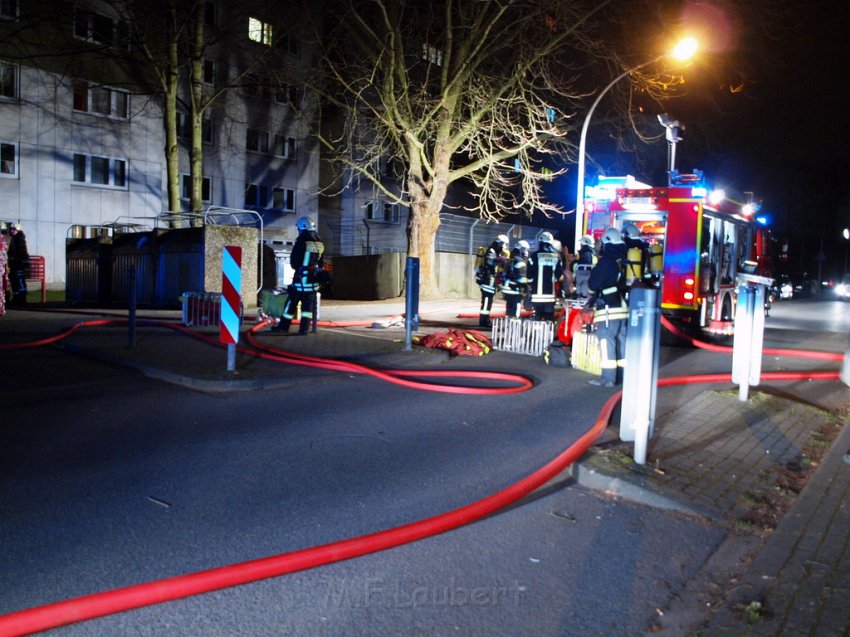 Feuer 3 Kellerbrand Koeln Ostheim Gernsheimerstr P16.JPG